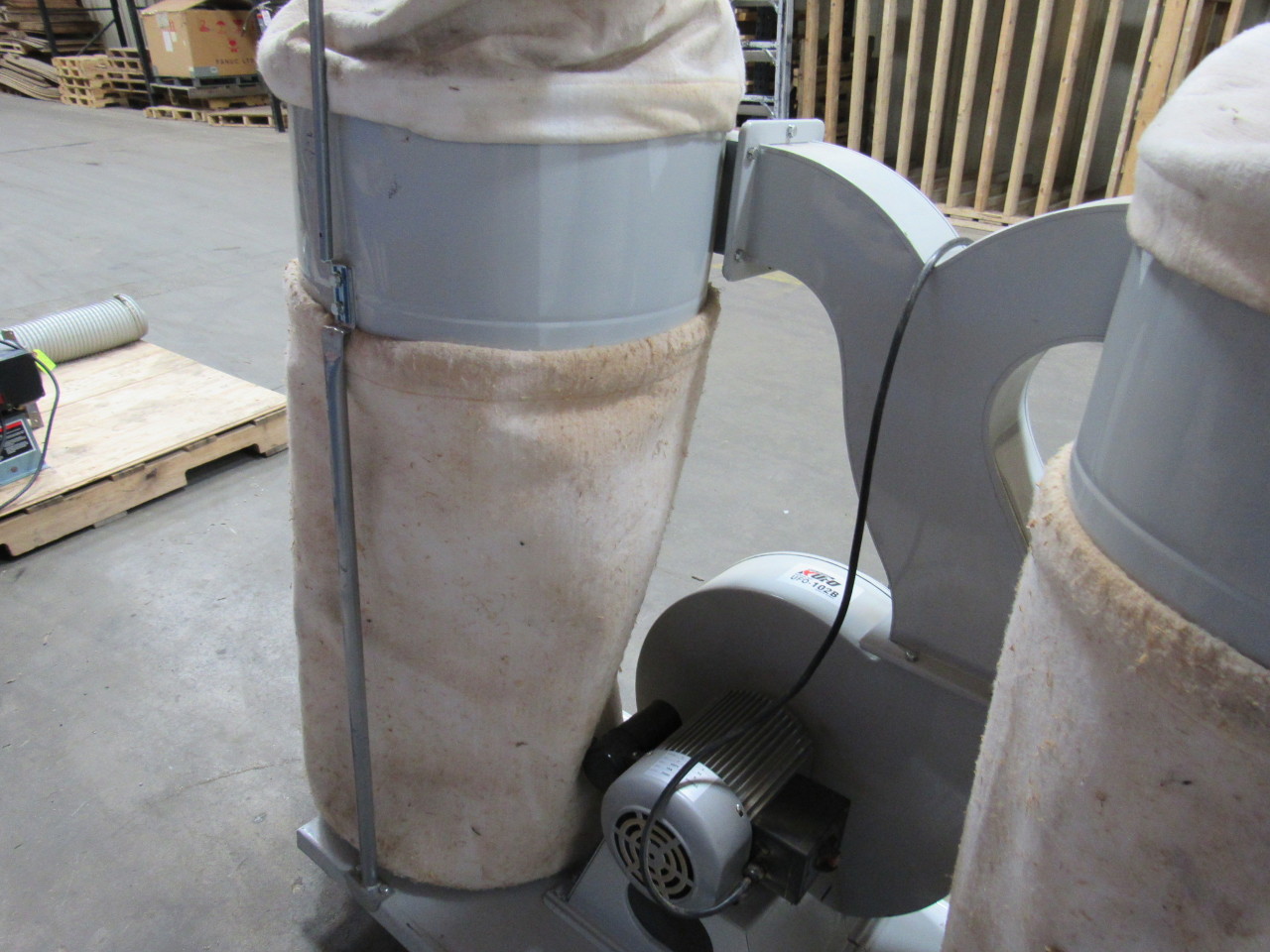 KUFO UFO102B 3 HP 1PH Dust Collector 220V 6" Intake On 3 Castors