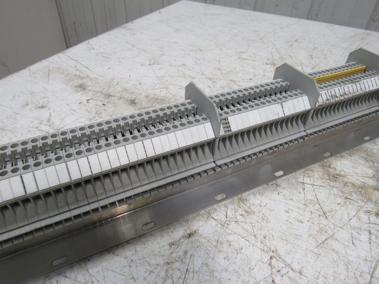 AB Allen Bradley 1492W10 Gray Terminal Block Din Rail Strip 67" Long