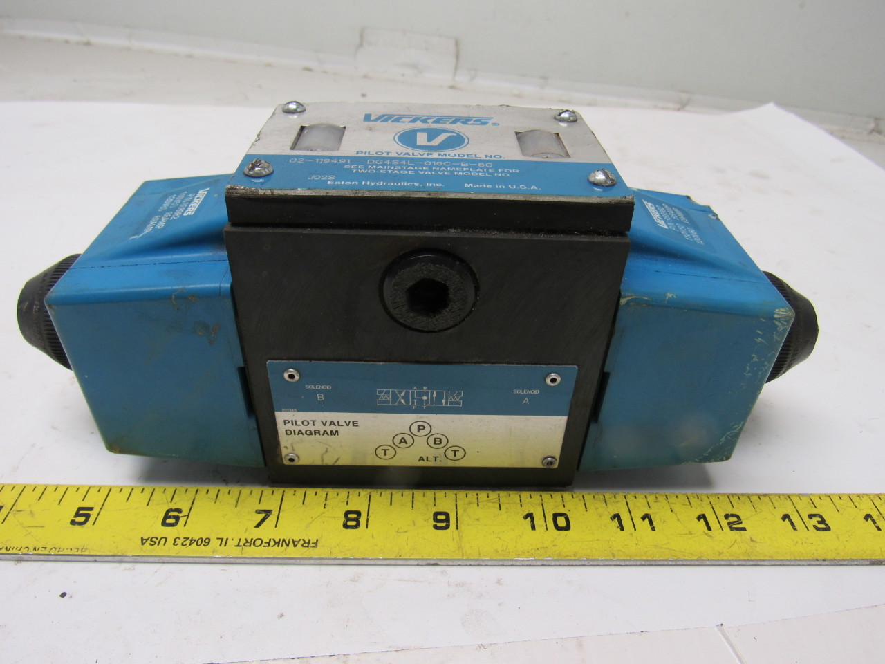 Vickers DG4S4L-016C-B-60 Hydraulic Directional Control Valve