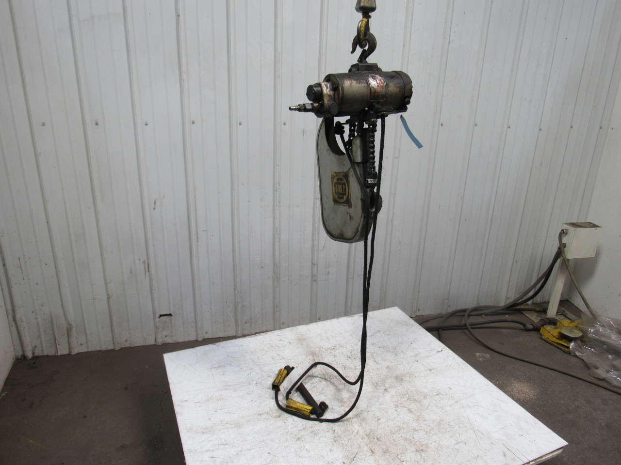 Gardner Denver 86IVIO 1/2 Ton Air Pneumatic Chain Hoist 17' 10" Lift Pendant