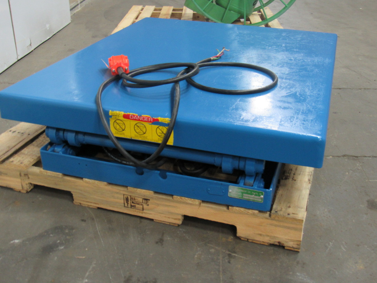 T&S VESTIL 2000 LB. Lift Table High Lift 48"x40" Top 10"71"Ht. 440