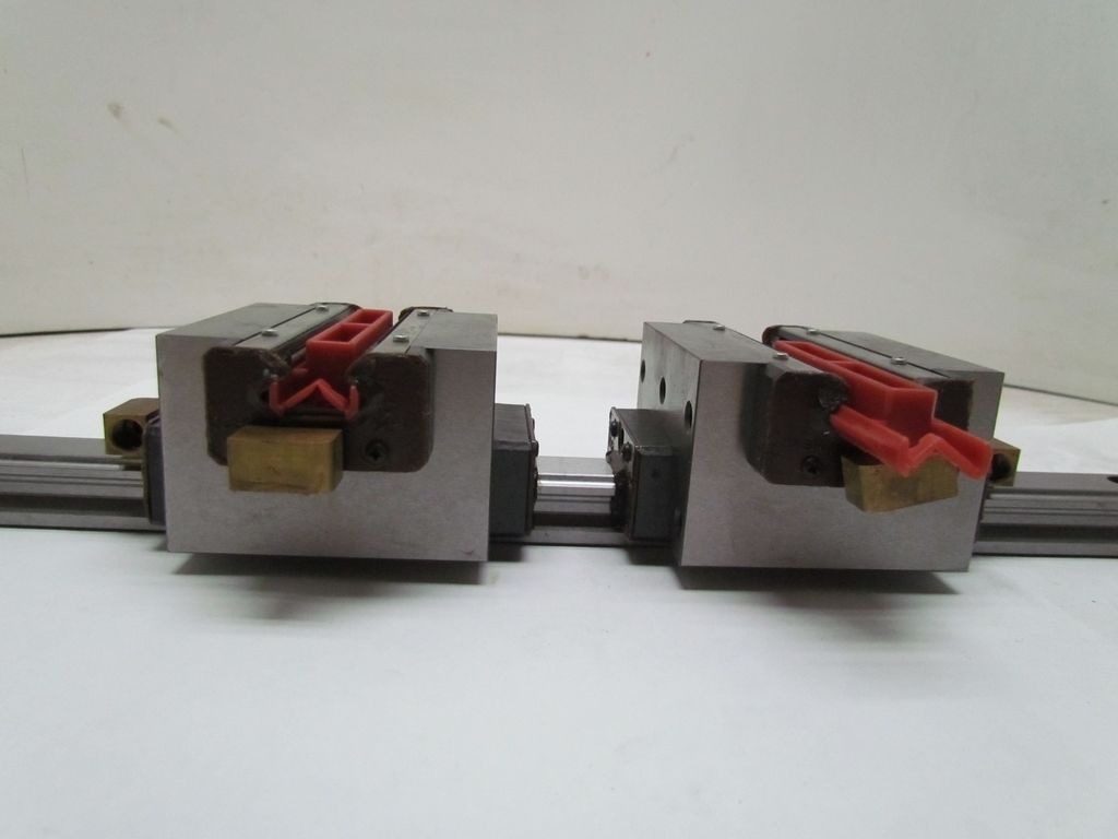 THK Co. CSR20002515 2way Linear Ball Bearing Pillow Blocks with One 440mm Rail eBay
