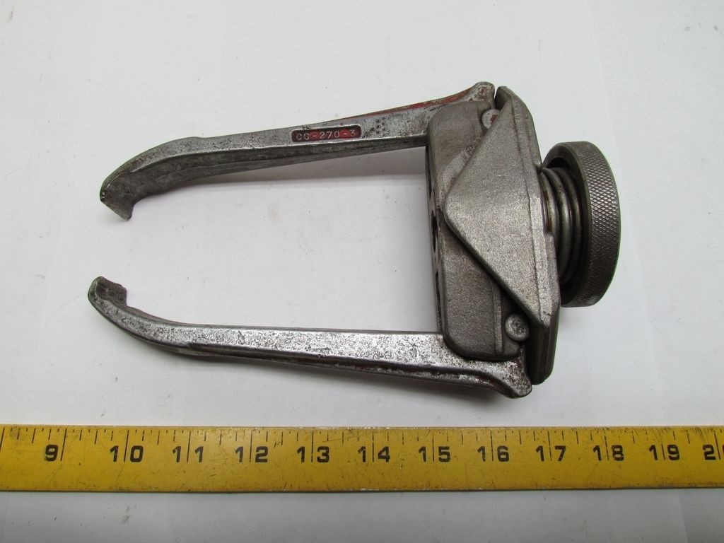 SnapOn CG270 2Jaw Puller W/CG2703 Jaws CG2702 For 3/416 Thread