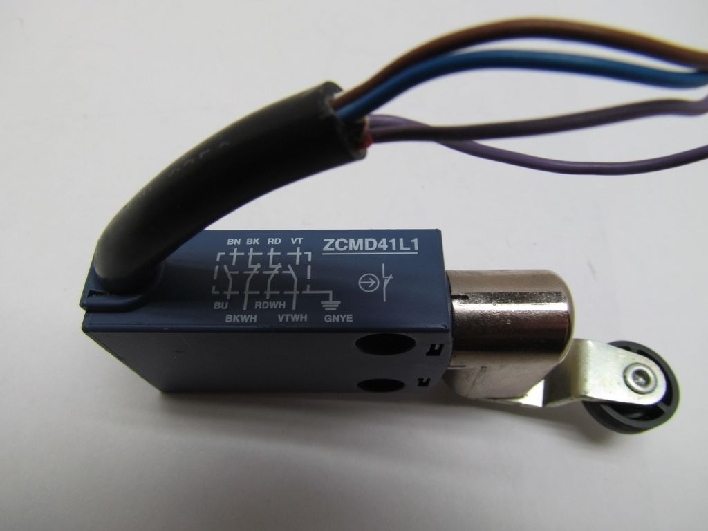 Square D Telemecanique ZCMD41L1 Osiswitch Limit Switch 240v 1.5a