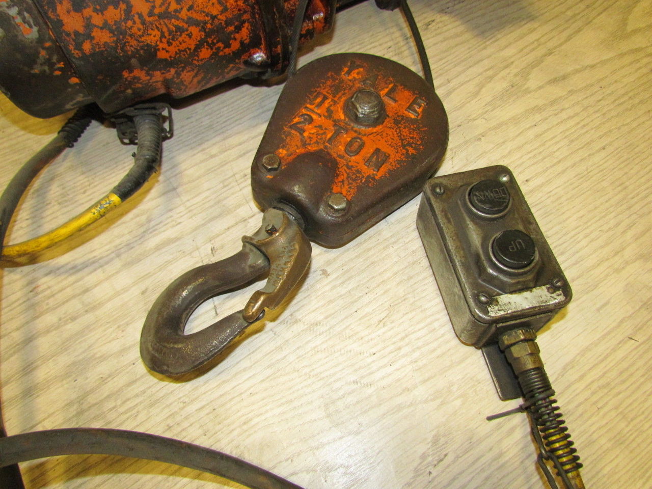 Yale Load King 1/2 Ton Electric Cable Hoist Pendant Control 10'8" Lift