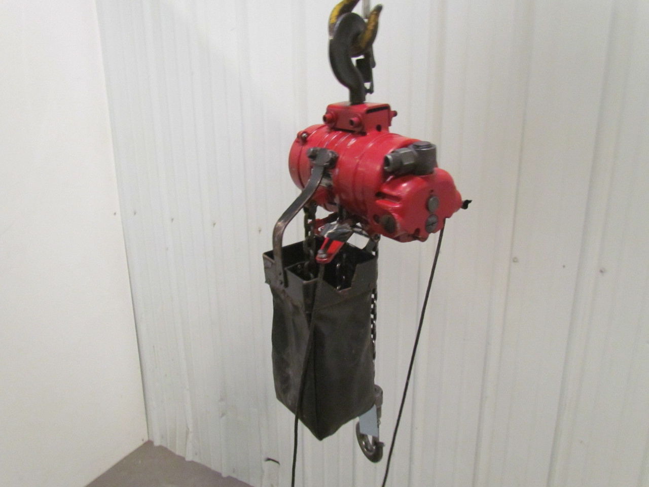 Chicago Pneumatic CP1100500 1/2 Ton Air Powered Chain Hoist 15' Lift