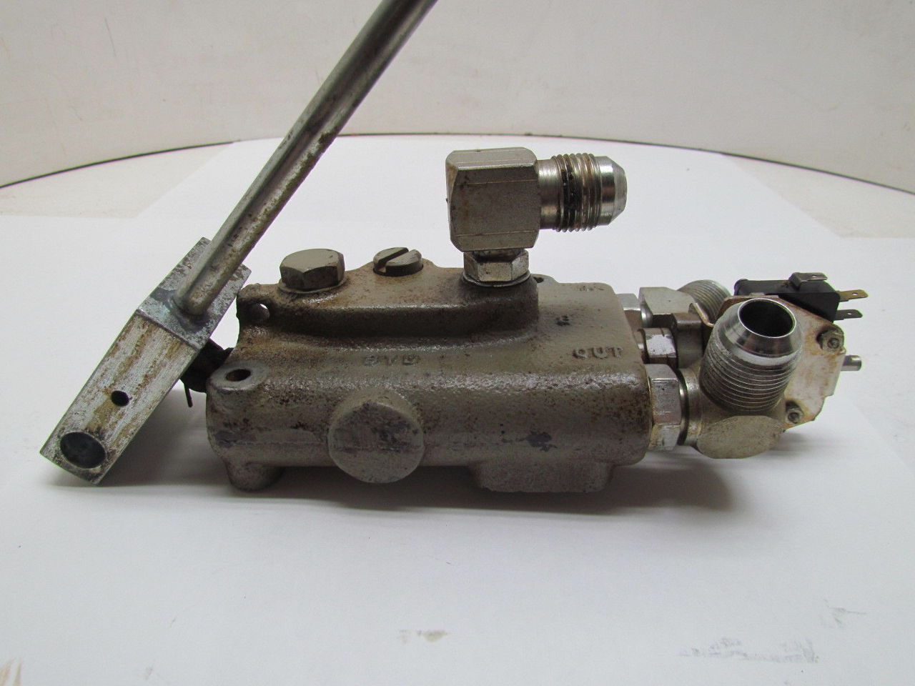 Eaton Cessna 3093144C CCH 1Spool Hydraulic Valve Open Center Spring Center eBay