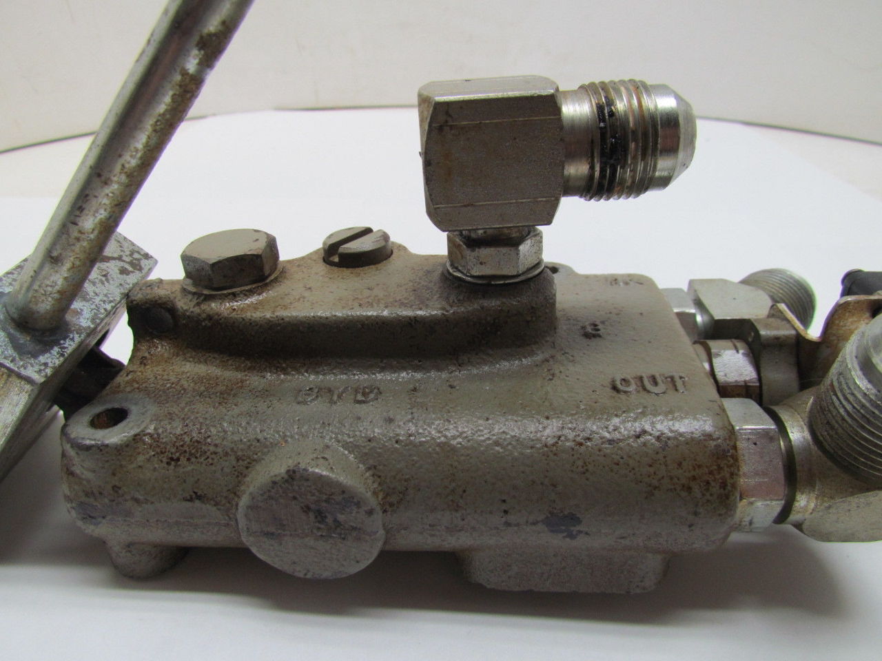 Eaton Cessna 3093144C CCH 1Spool Hydraulic Valve Open Center Spring Center eBay