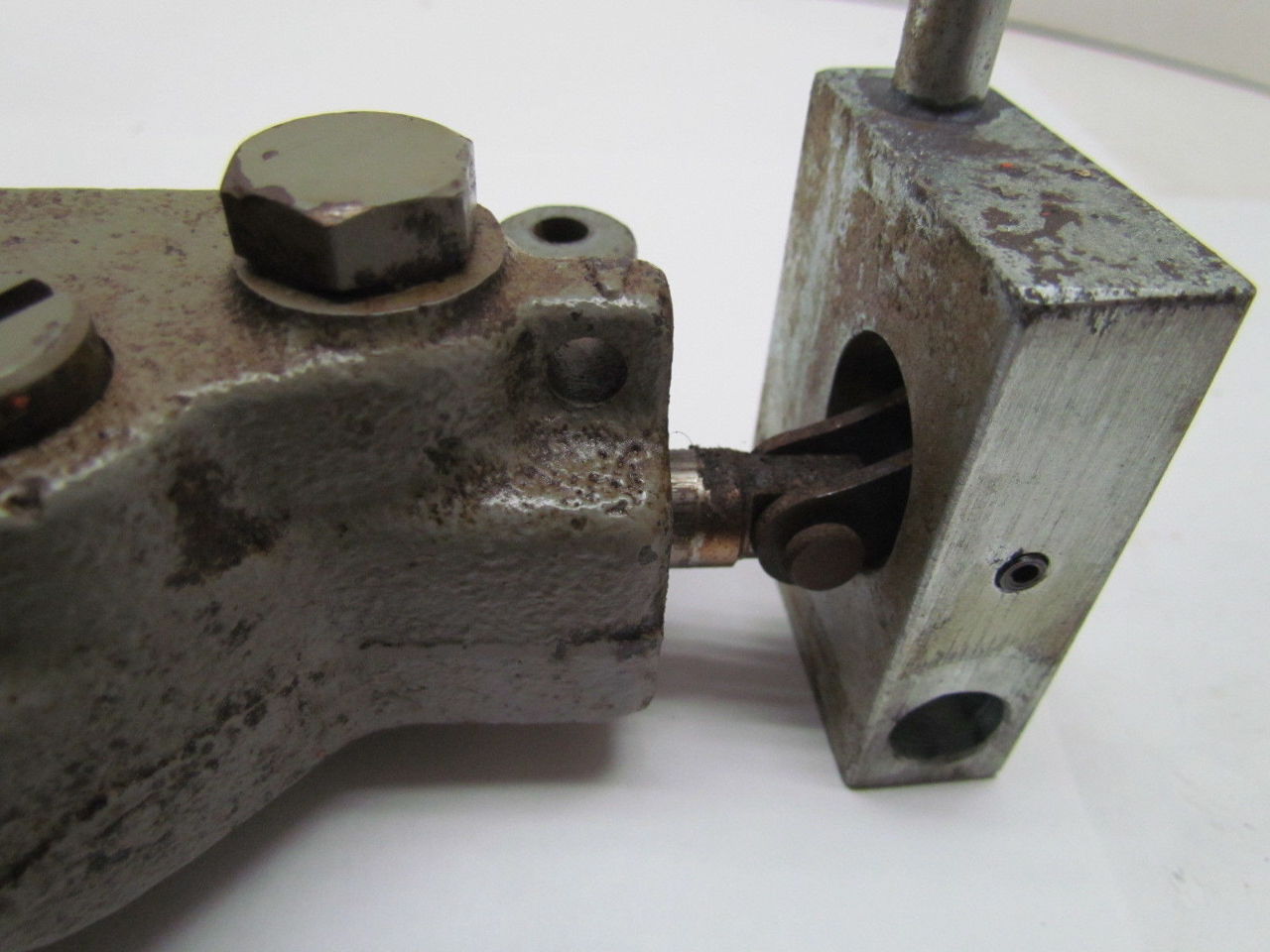 Eaton Cessna 3093144C CCH 1Spool Hydraulic Valve Open Center Spring