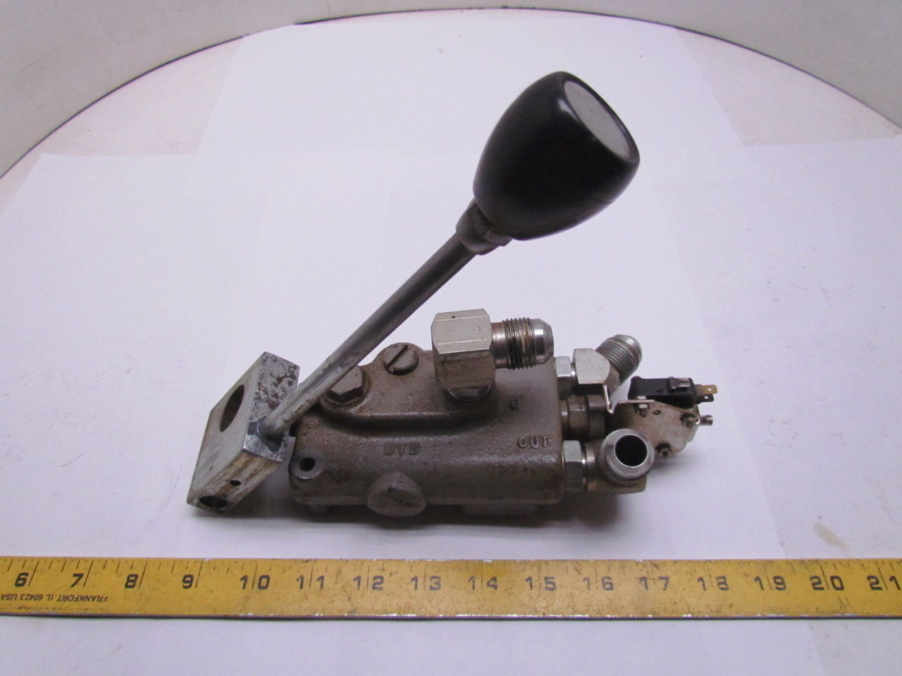 Eaton Cessna 3093144C CCH 1Spool Hydraulic Valve Open Center Spring Center eBay