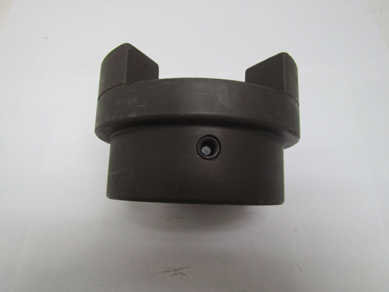 Lovejoy L225 12240 Motor Shaft Coupling 21/8" Finished Bore 1/2" Kw 2