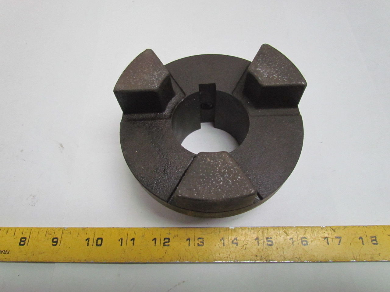 Lovejoy L225 12240 Motor Shaft Coupling 21/8" Finished Bore 1/2" Kw 2