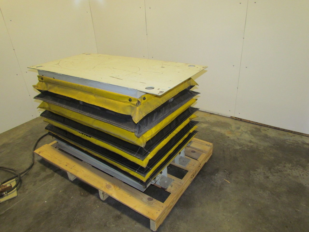 Hovair 650724 1000 LB 1/2 Ton Capacity Pallet Scissor Lift Table 1230