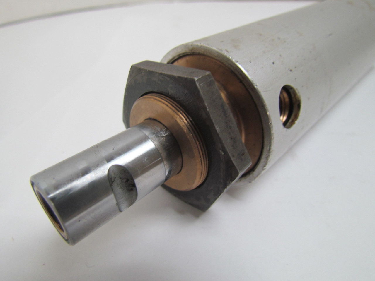 Pneumatic Cylinder 11/2" Bore 4" Stroke Double End/Action Hollow Shaft