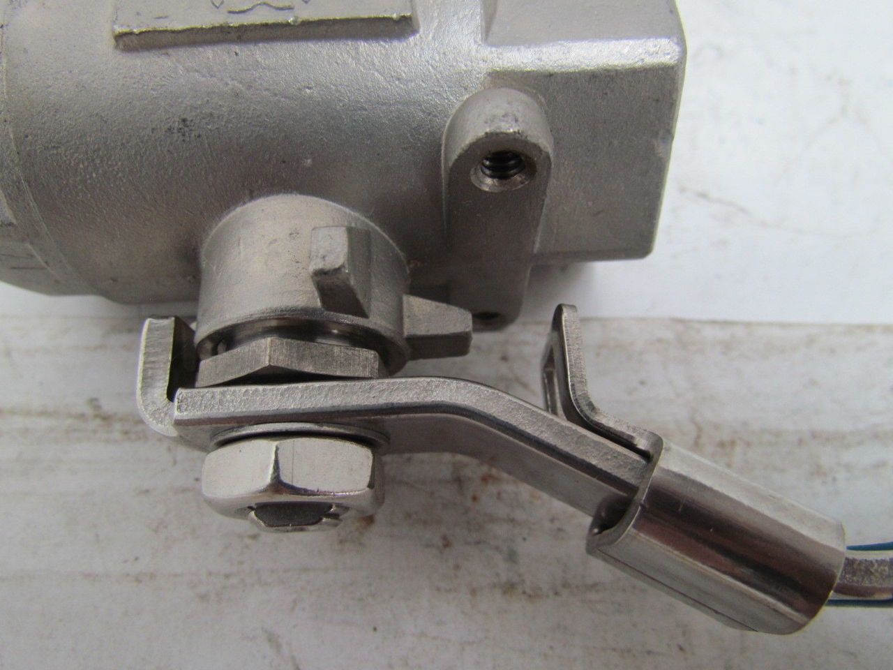 Milwaukee CF 8M 1" NPT 2000 WOG Stainless Steel Ball Valve Locking