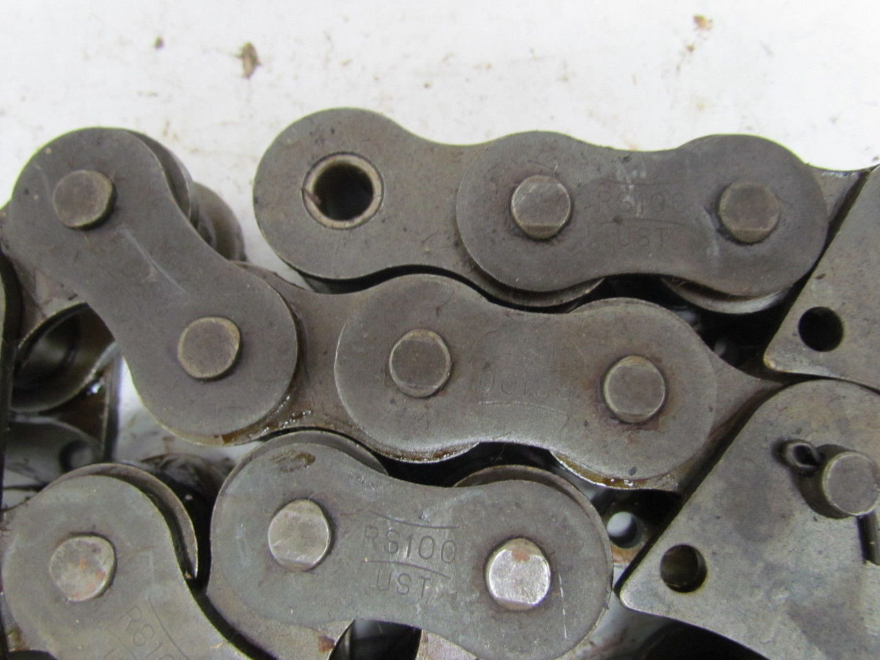 Tsubaki 1001 100R Ansi Riveted Roller Chain with WSK2 Attachments 7ft