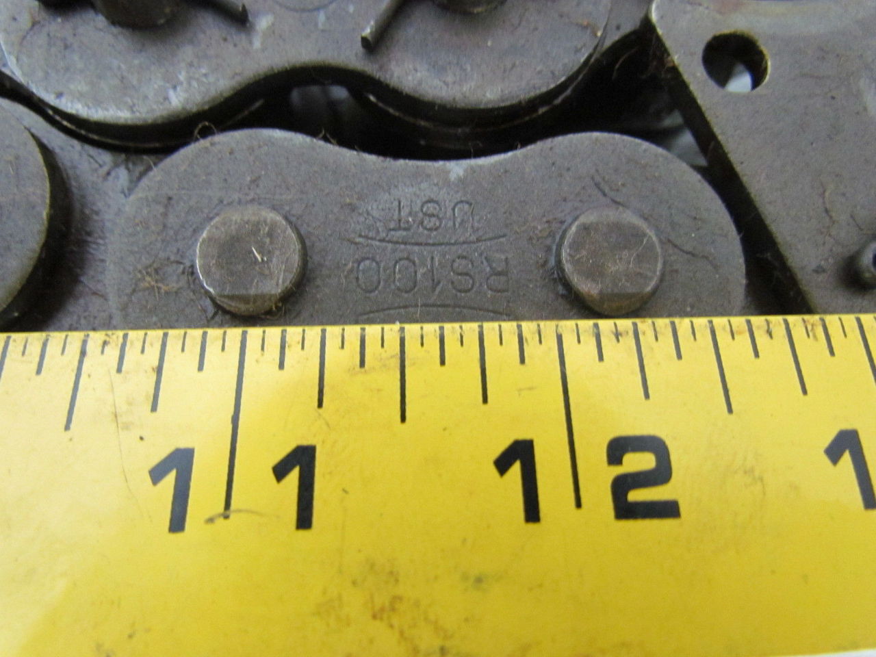 Tsubaki 1001 100R Ansi Riveted Roller Chain with WSK2 Attachments 7ft