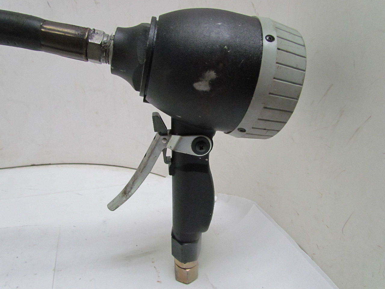 Graco 234114 H 05 A 16 Qt Mechanical Meter Oil Dispenser 1/2" NPT Inlet