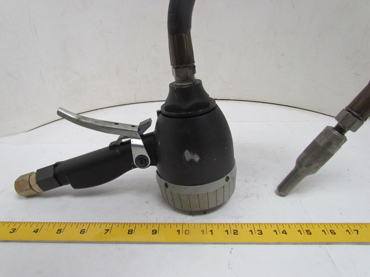 Graco 234114 H 05 A 16 Qt Mechanical Meter Oil Dispenser 1/2" NPT Inlet