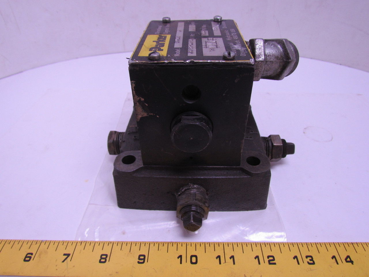 Parker D3W1BY 2Position Directional Control Solenoid Valve w/Manifold