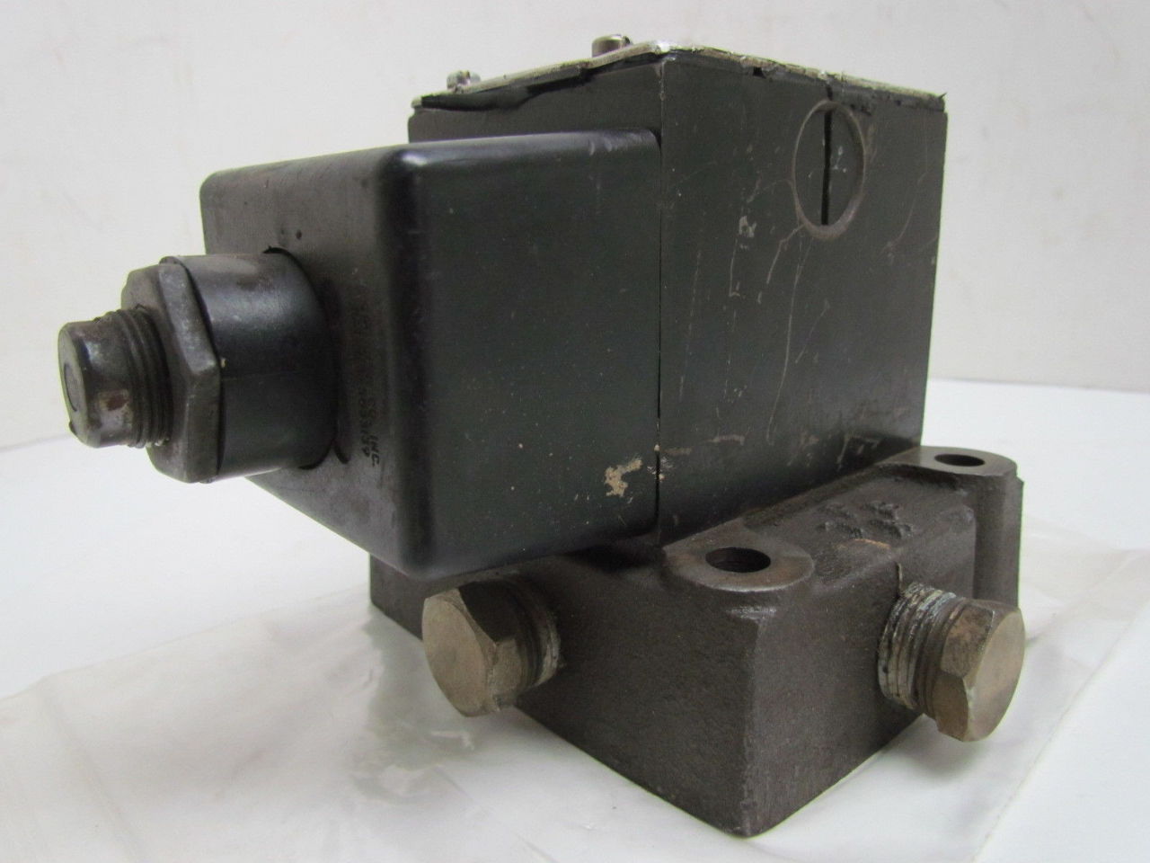 Parker D3W1BY 2Position Directional Control Solenoid Valve w/Manifold