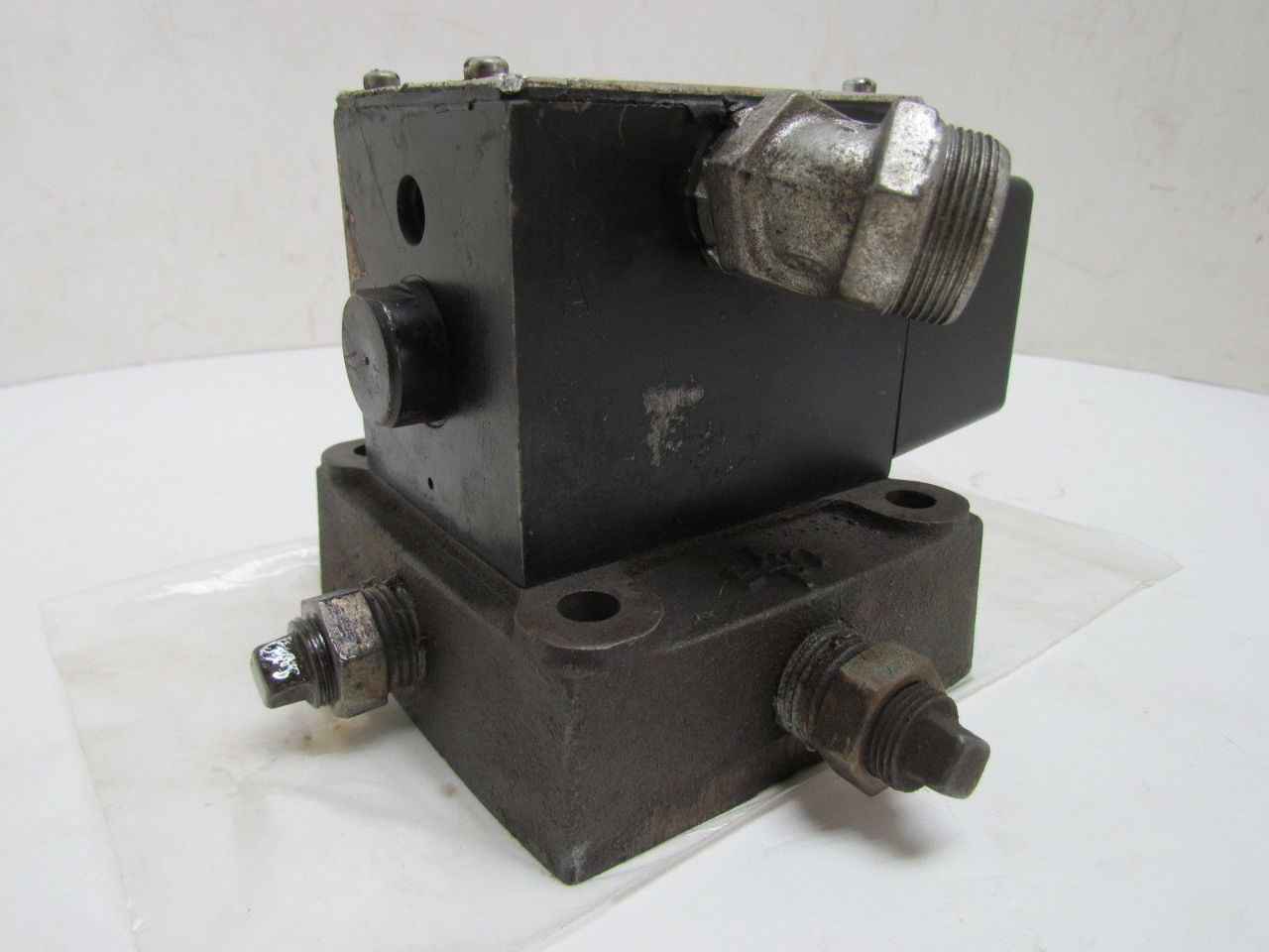 Parker D3W1BY 2Position Directional Control Solenoid Valve w/Manifold