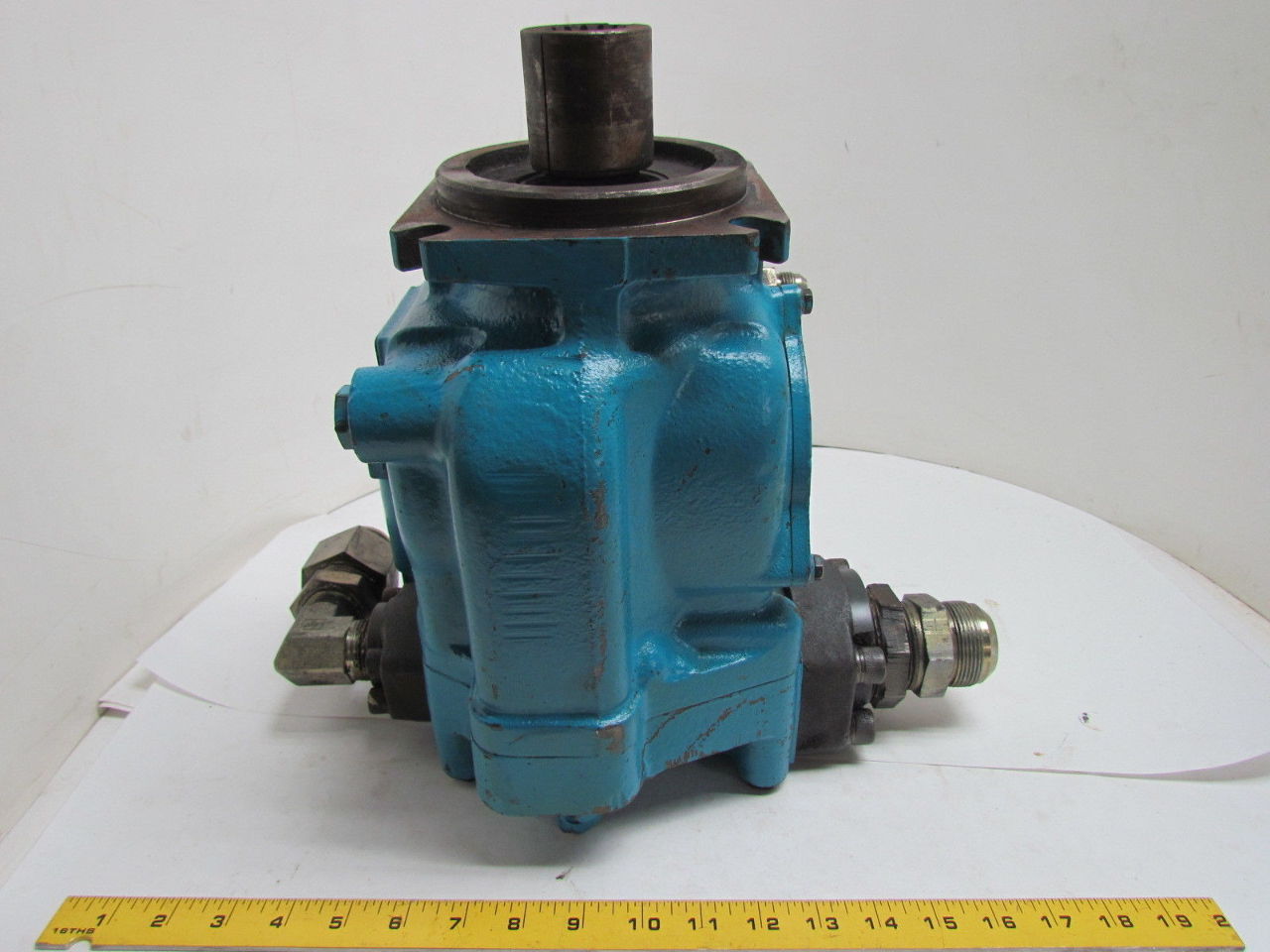 Eaton Vickers High Pressure Variable Axial Piston Pump 33 GPM1800 RPM