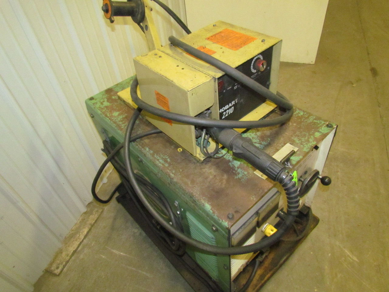 Westinghouse RSS 250 A Amp Welder W/Hobart 2210 Wire Feeder & Mig