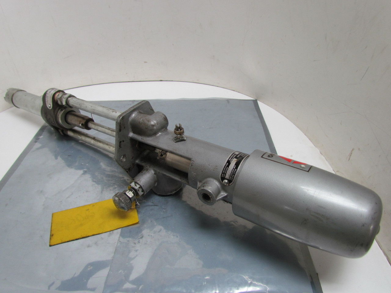 Graco 205595 203367 Air Powered Piston Pump 180 PSI 3/8"NPT & 1/2