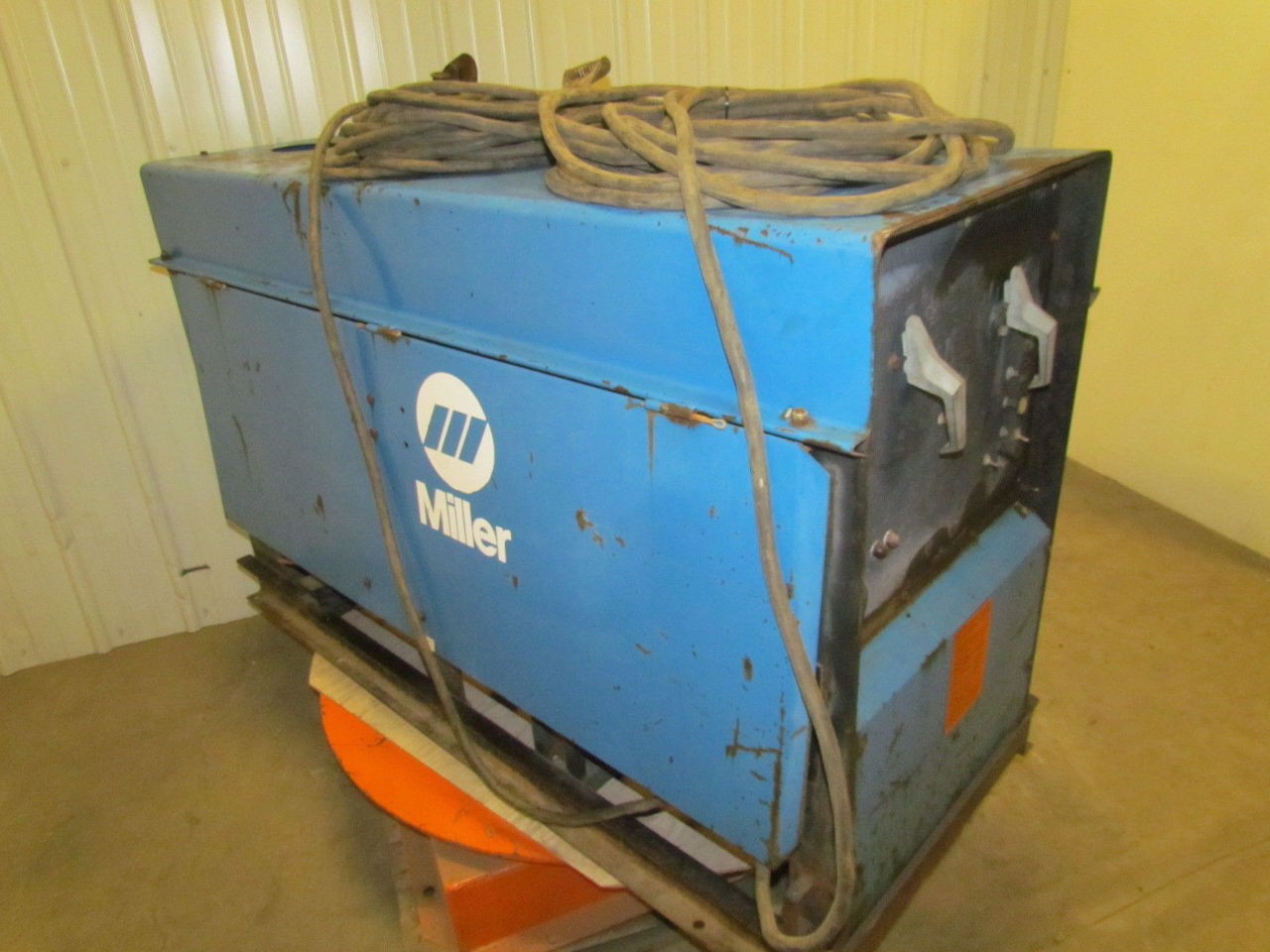Miller Big 20 200 Amp Arc Welder/Generator Gas Powered SelfContained