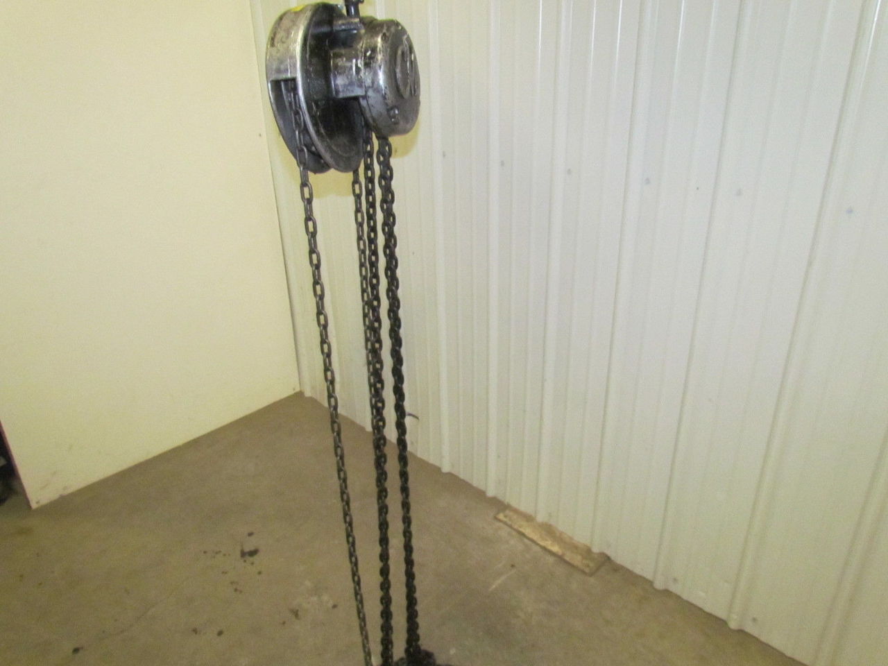 CM Cyclone Model M 1 Ton Manual Chain Fall Hoist 15' Lift 2000 LB Max