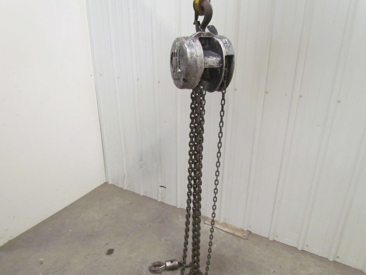 CM Cyclone Model M 2 Ton Manual Chain Fall Hoist 24' Lift 4000 lb Cap