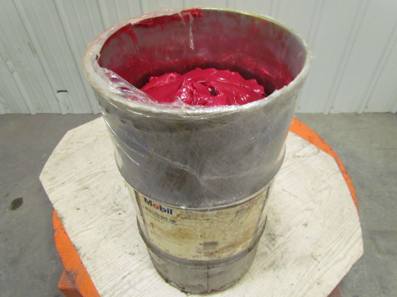 Mobil Mobilith SHC 100 Multi Purpose Synthetic Lithium Bearing Grease