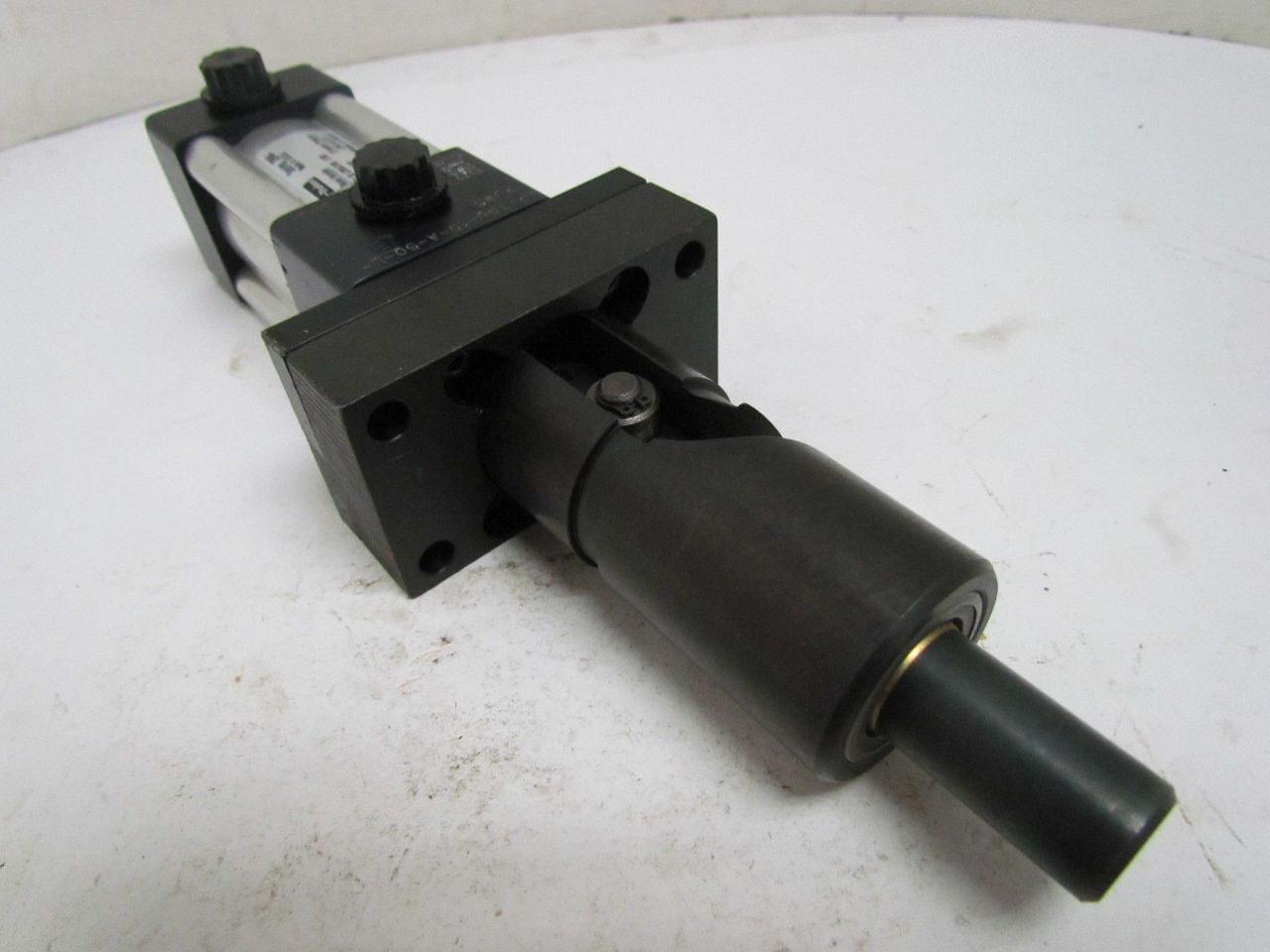 E&E EP75015A50L3085 Pneumatic Powered RotaShaft Swing Clamp w