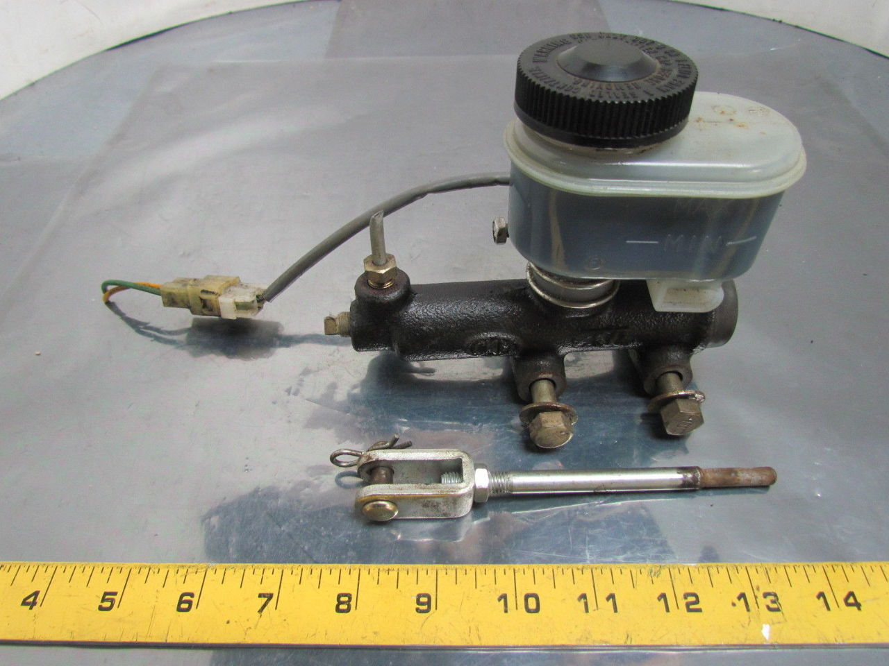 Caterpillar Brake Master Cylinder From A Cat 2EC25 Forklift eBay