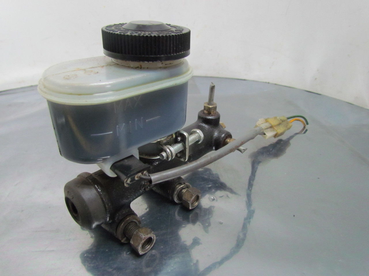 Caterpillar Brake Master Cylinder From A Cat 2EC25 Forklift eBay