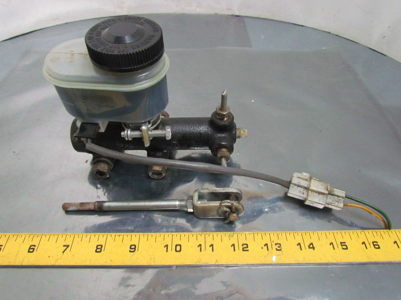 Caterpillar Brake Master Cylinder From A Cat 2EC25 Forklift eBay