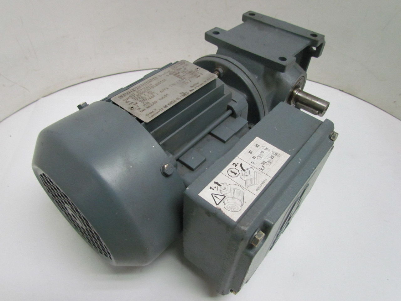 SEWEURODRIVE Right Angle Gear Motor Gear Drive 0.25 KW 1/3 HP 20rpm 86