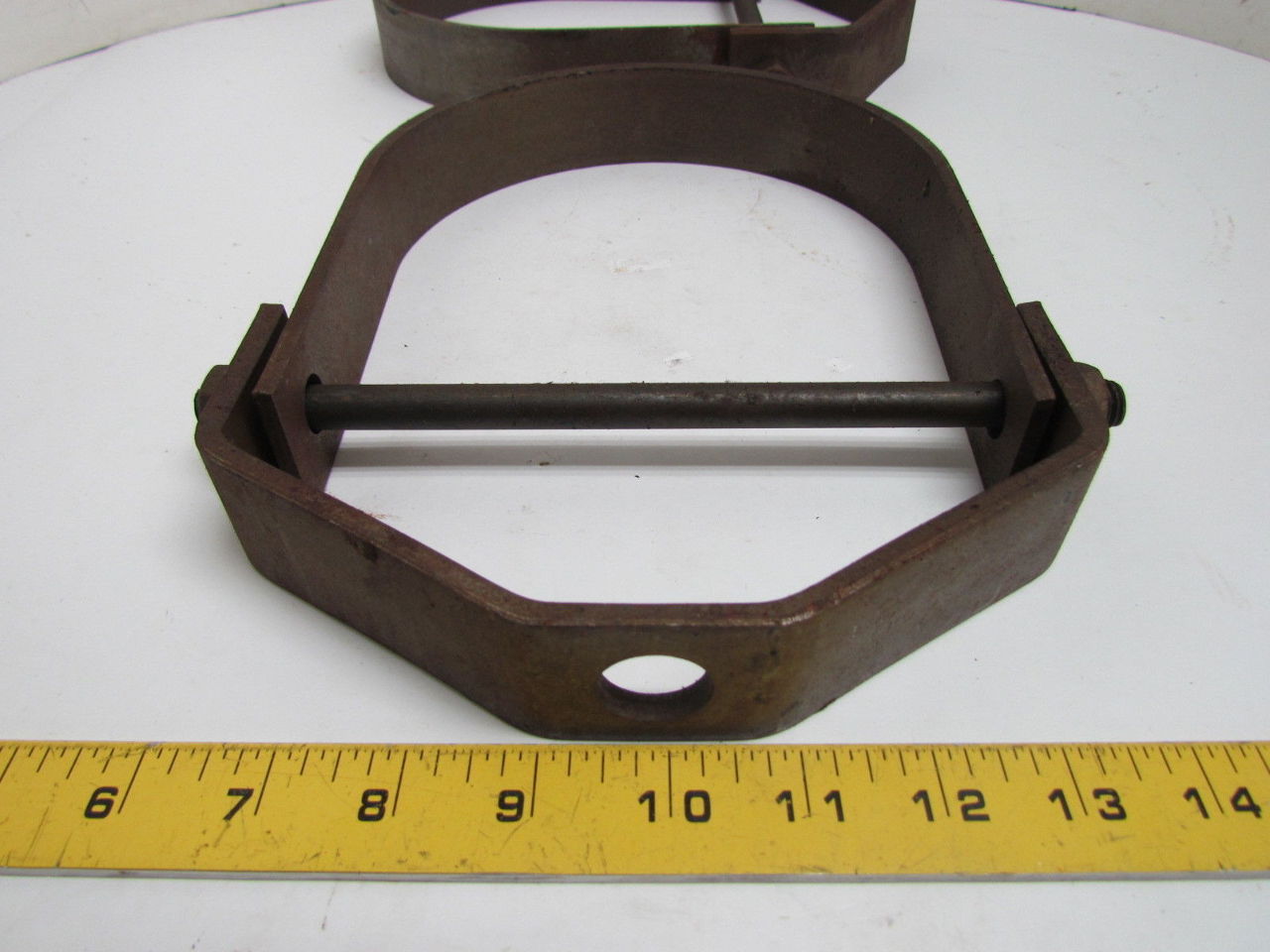 Anvil pipe supports silopeography