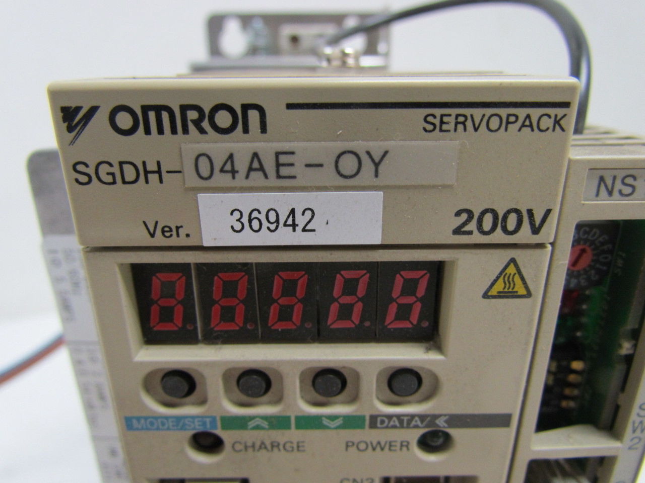 Omron Yaskawa SGDH04AEOY ServoPack Drive 230 VAC Sigma II For Parts