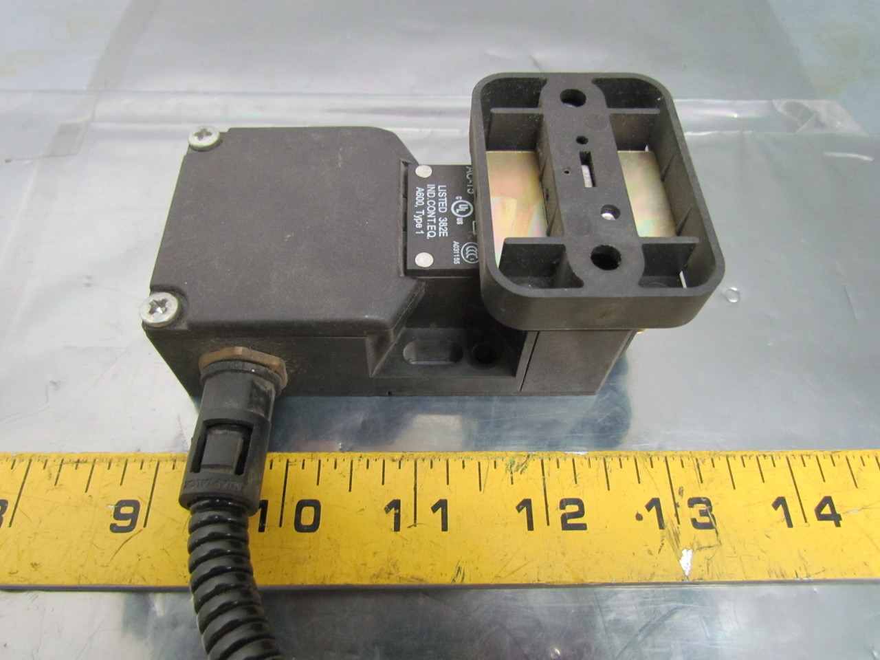 Schmersal AZ 1612zvrkM16 Safety Interlock Door Switch 500V 6kv eBay