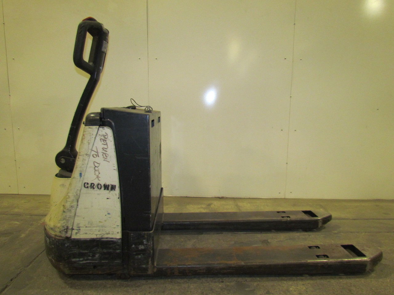 Crown Pallet Jack Electric