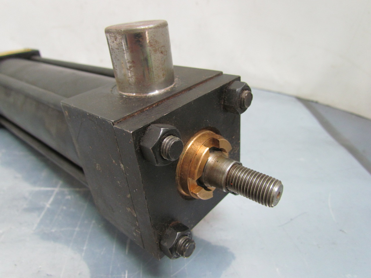 Parker 02ANU14A Pneumatic Air Cylinder 2" Bore 6" Stroke Trunnion Mount