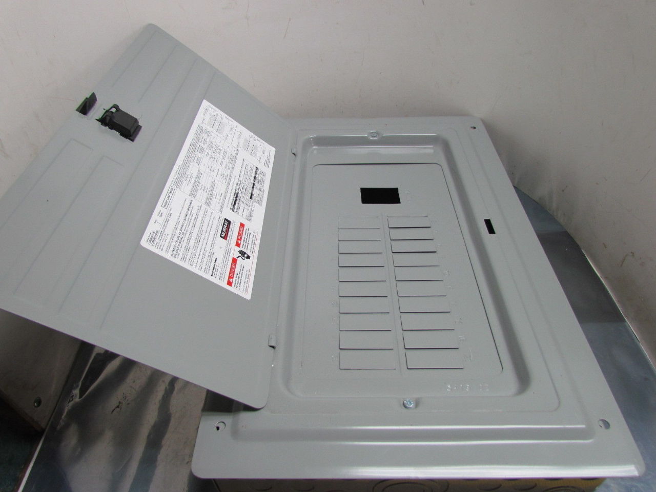 Murray 20 Space 125A Main Circuit Breaker Load Center Enclosure Box