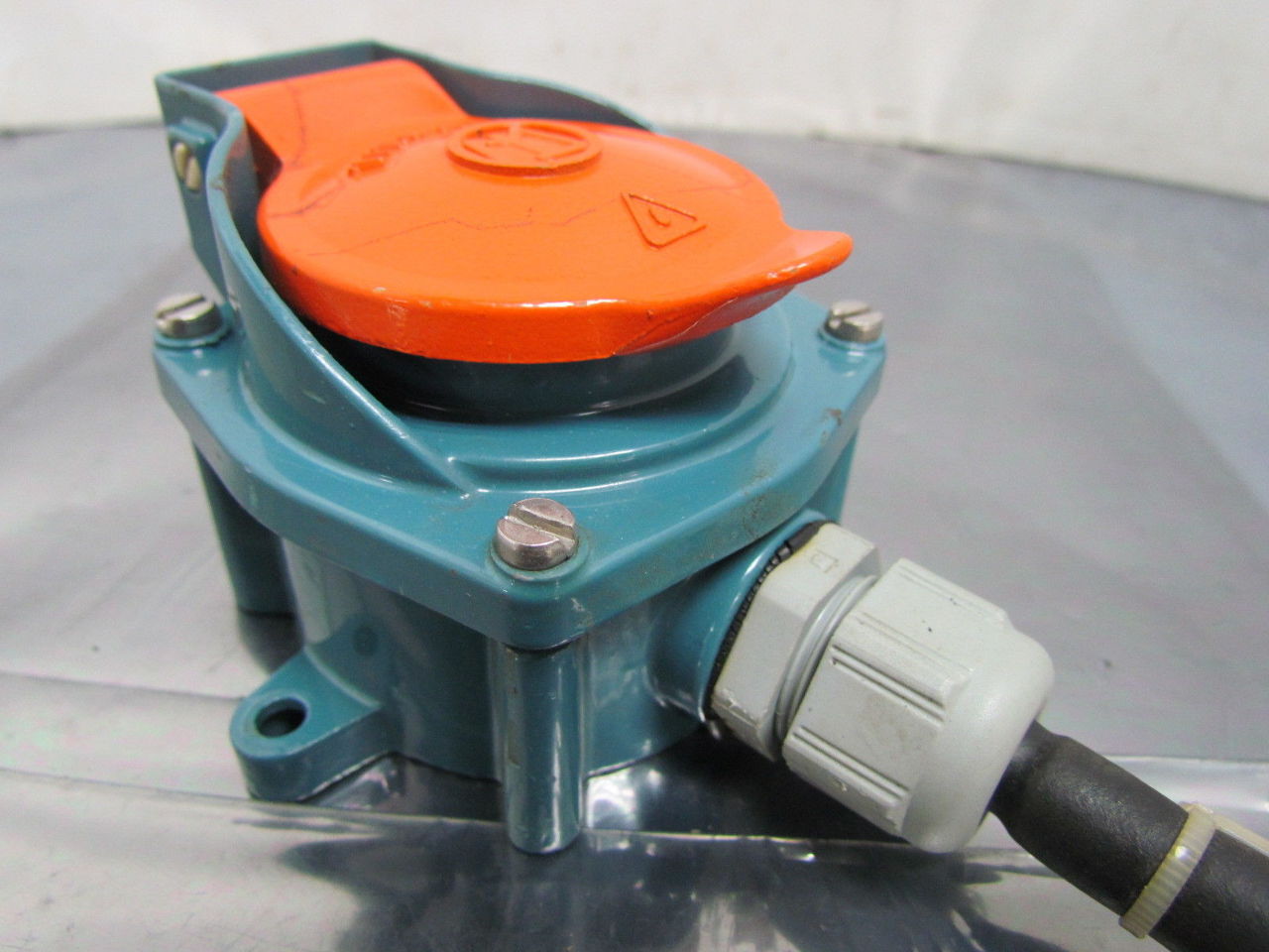 ML Weatherproof Outdoor Receptacle Box Outlet Socket Plug 10/16A 250V