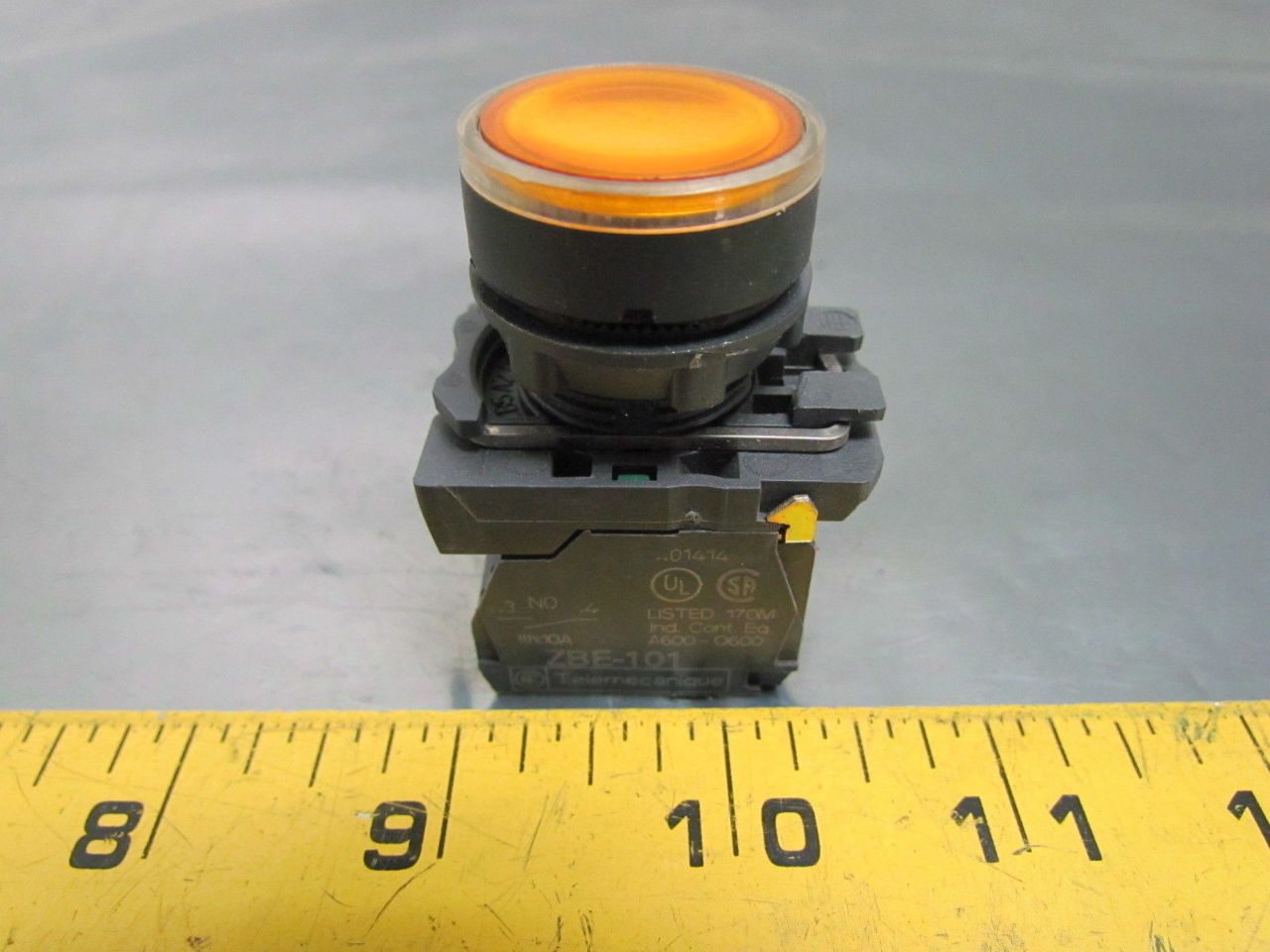 Telemecanique ZBE101 ZB5AZ009 Pushbutton Switch 240V 3 Amp Amber Lens
