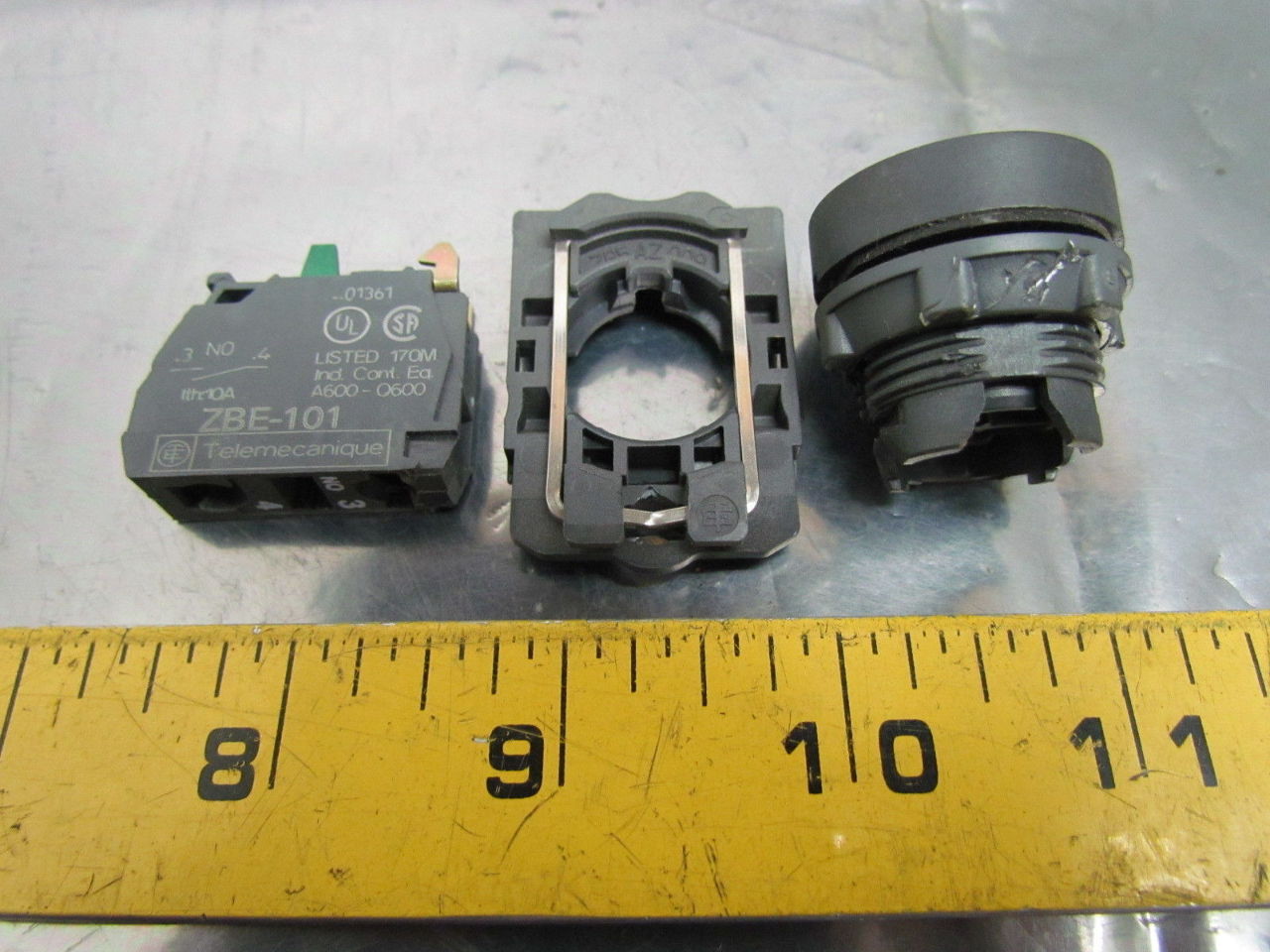 Telemecanique ZB5AZ009 ZBE-101 Pushbutton Switch 240V 3 Amp Green | eBay