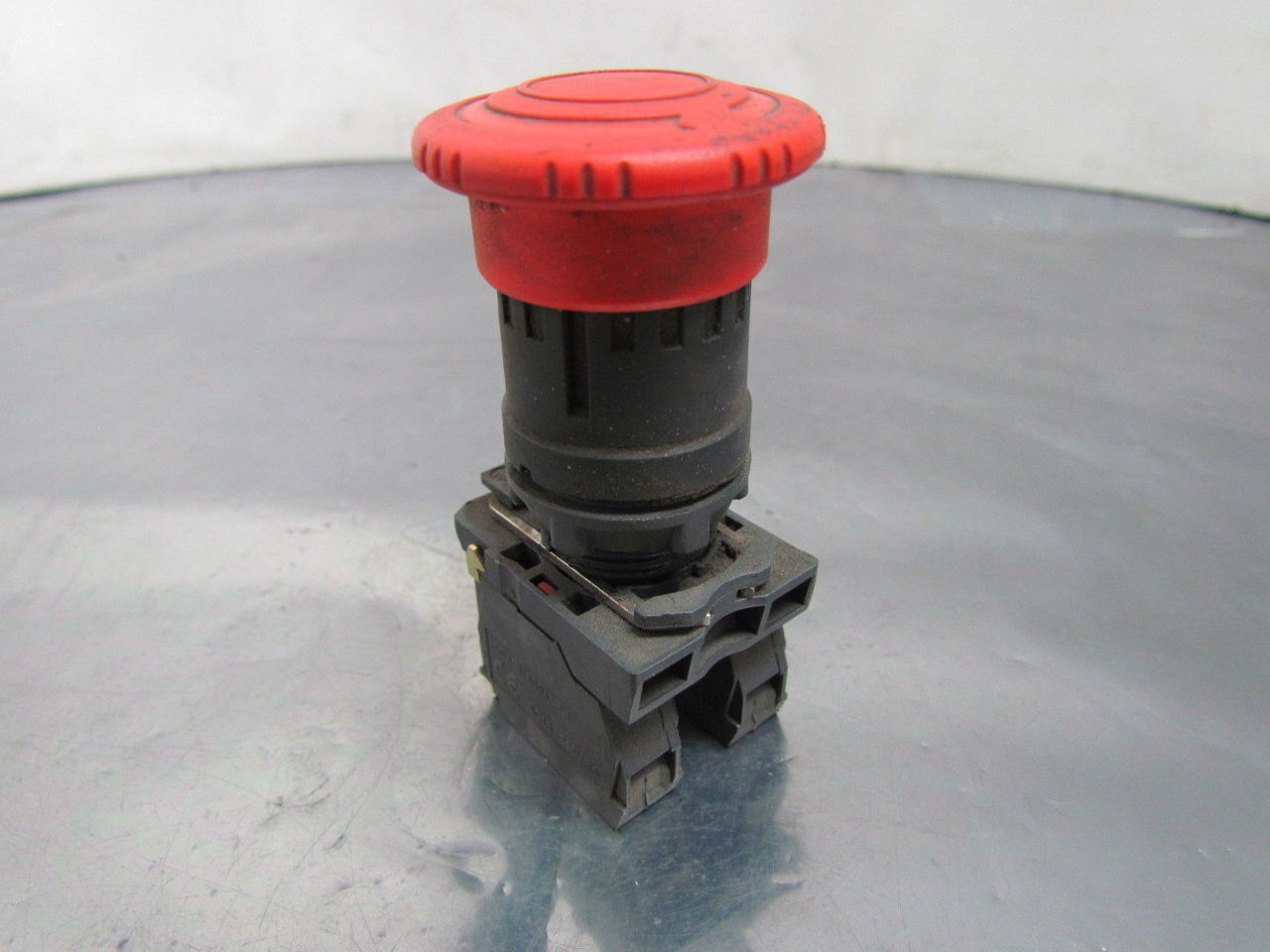 Telemecanique ZB5AZ009 ZBE-101 ZBE-102 Emergency Stop Pushbutton Switch ...