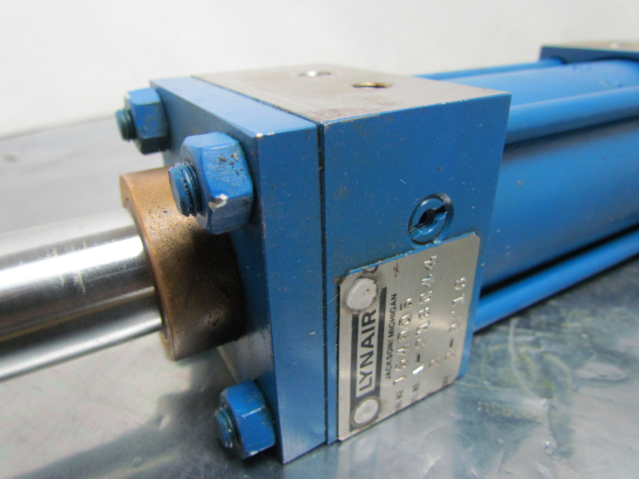 Lynair A2MSG44 Pneumatic Air Cylinder 2" Bore 29/16" Stroke Double Rod