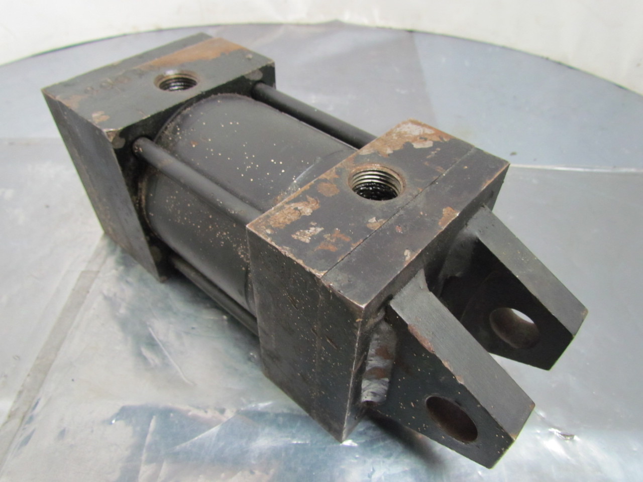 Parker BC2A142 Pneumatic Air cylinder 31/4" Bore 2" Stroke Clevis